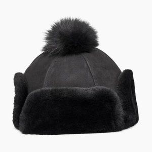 **TAGS ON / NEVER WORN** UGG W UP  SHEEPSKIN FLAT HAT